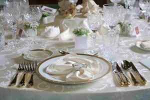 WEDDING PLANNING TIPS: BUFFET VS. PLATED DINNER